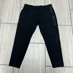 Greyson Sequoia Jogger in Black
Size XL